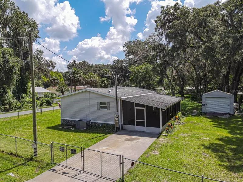 2935 CR 422B, Lake Panasoffkee, FL 33538