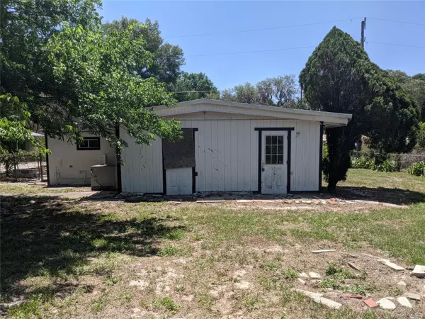 Lake Panasoffkee, FL 33538,914 CR 483