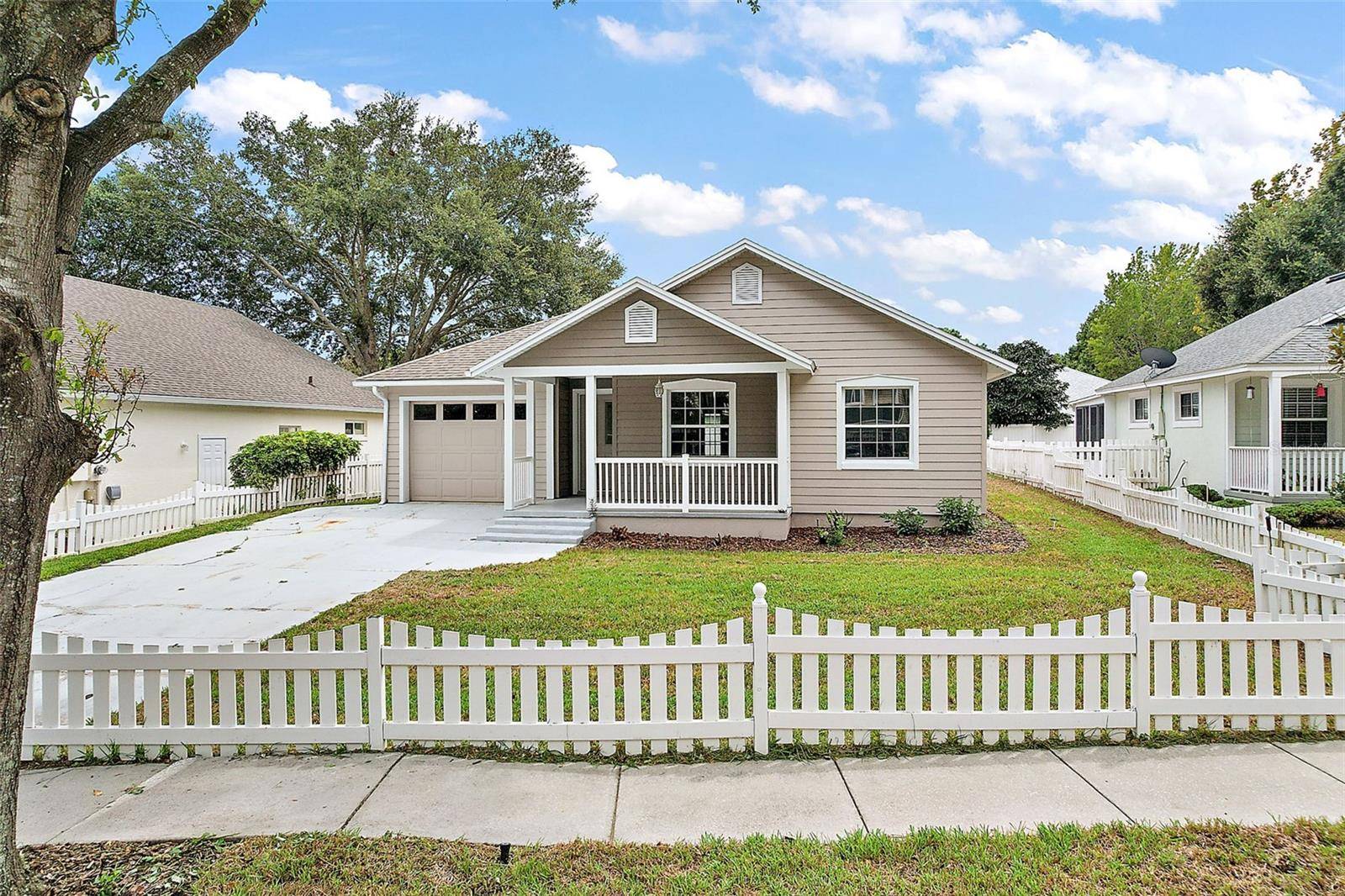 1610 LAUREL WAY, Tavares, FL 32778