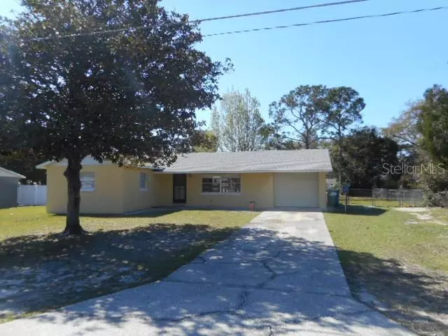 802 HICKORY AVE, Fruitland Park, FL 34731