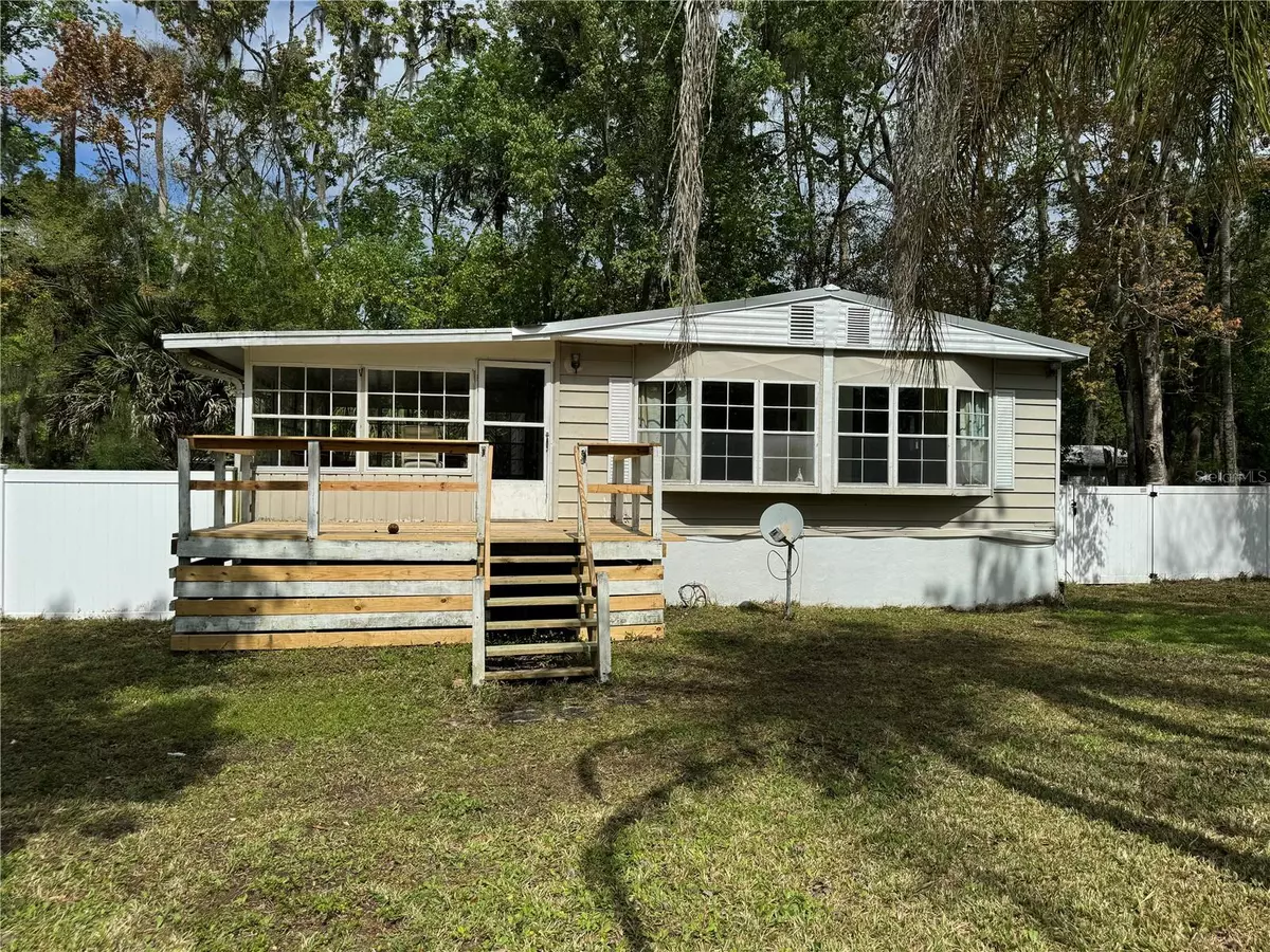 Astor, FL 32102,24133 FOX RD