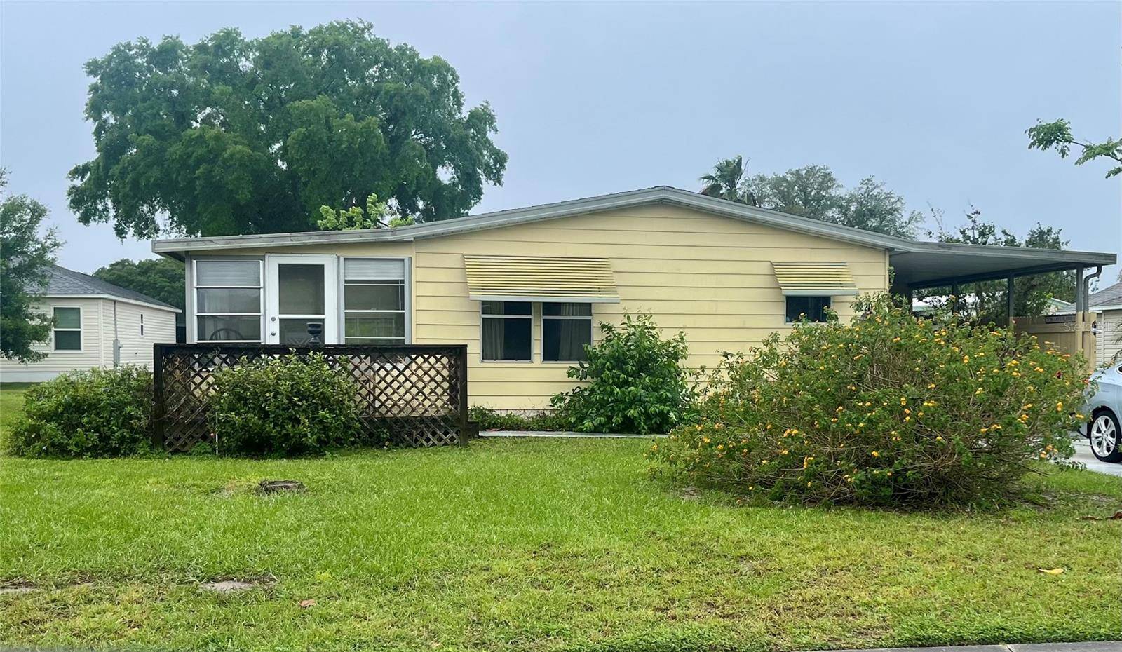 1220 DUSTIN DR, Lady Lake, FL 32159