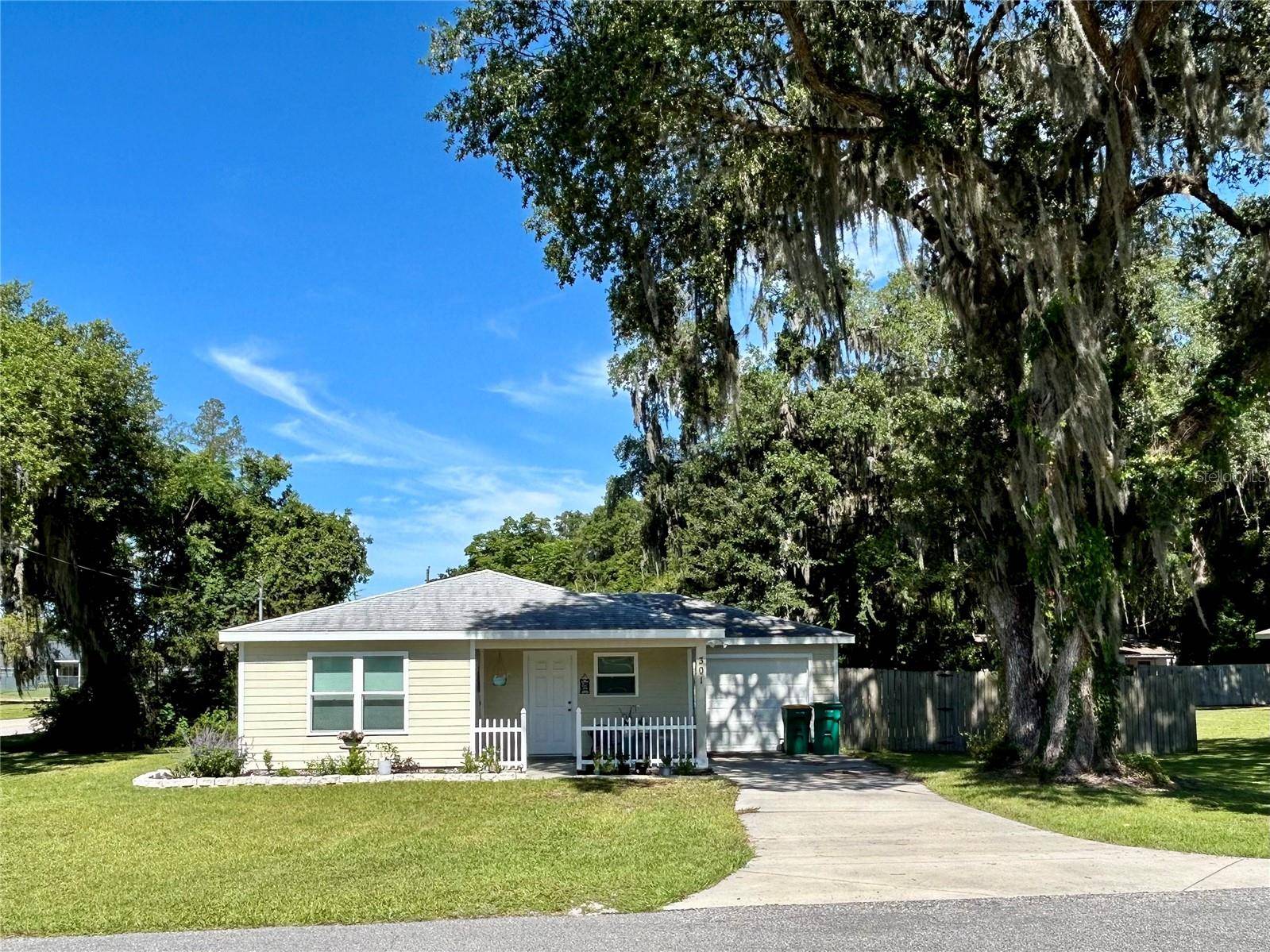 301 HAZEL ST,  Wildwood,  FL 34785