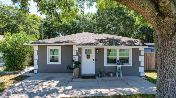 806 N JOANNA AVE, Tavares, FL 32778