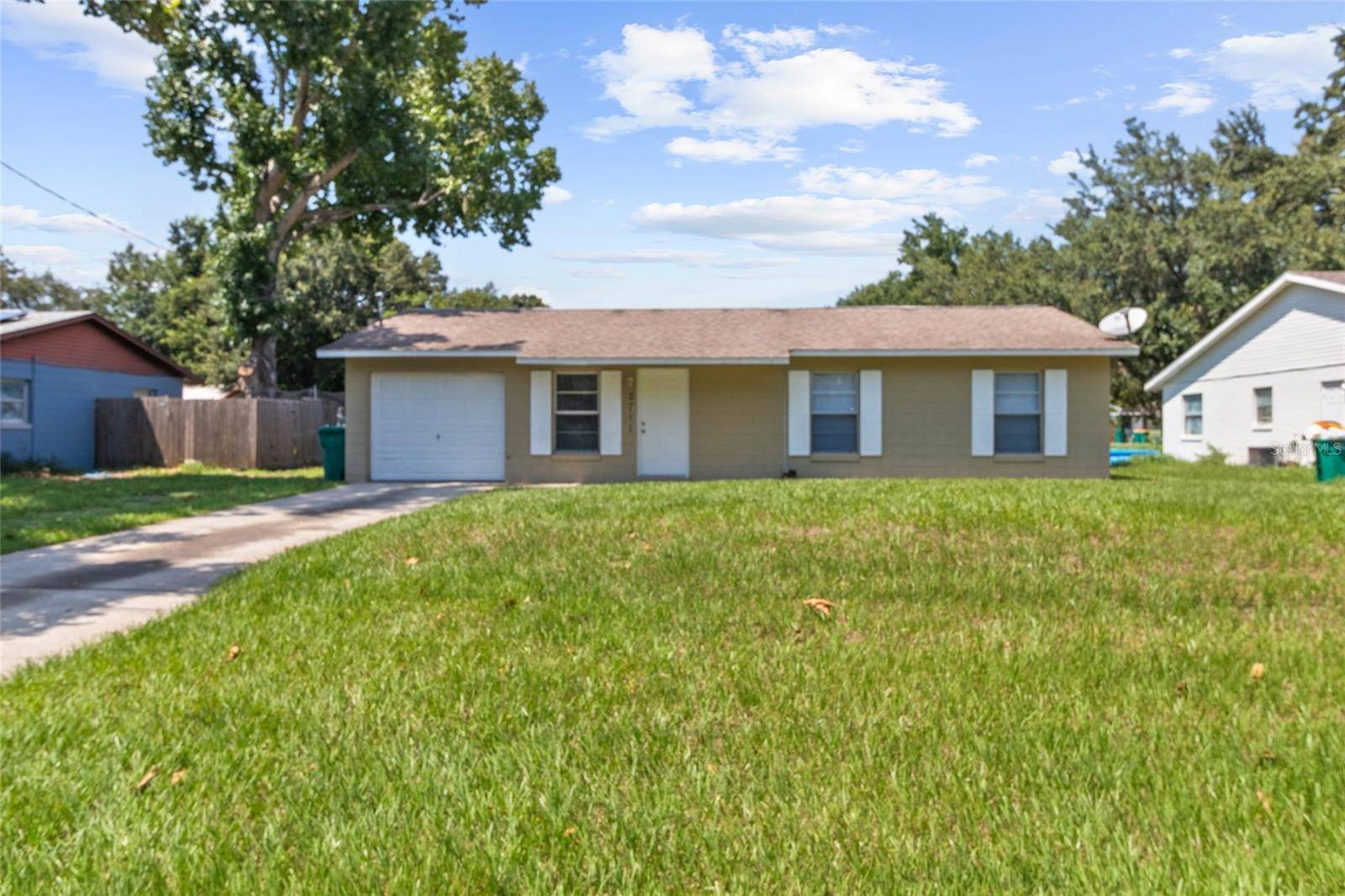 2711 GRAND ISLAND SHORES RD, Eustis, FL 32726