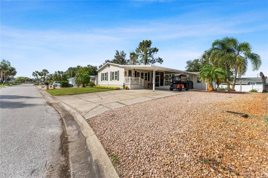 2722 VINDALE RD, Tavares, FL 32778