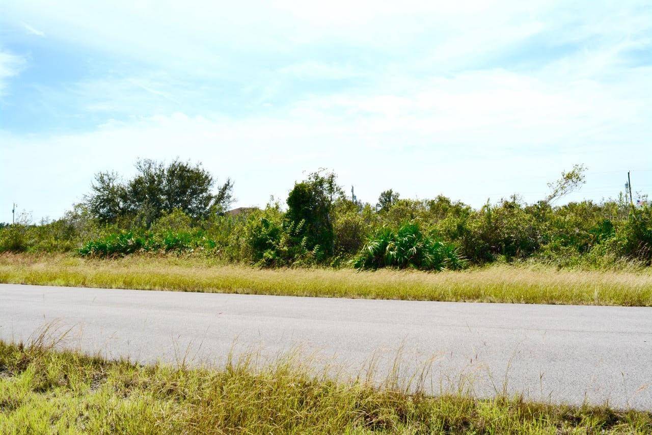Lehigh Acres, FL 33971,2811 70TH ST W