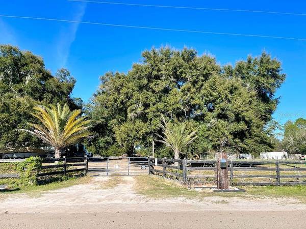 18727 BAKER RD, Umatilla, FL 32784