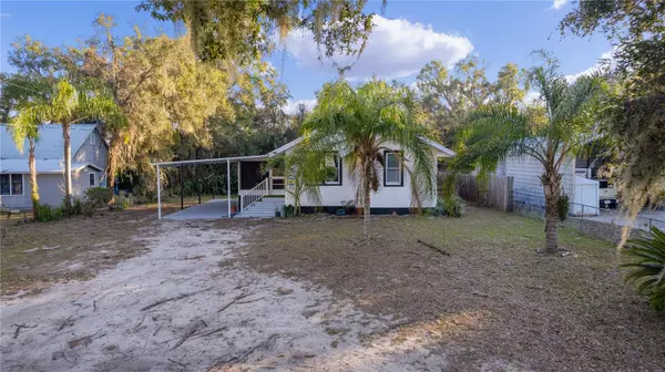 13536 SE SUNSET HARBOR RD, Weirsdale, FL 32195