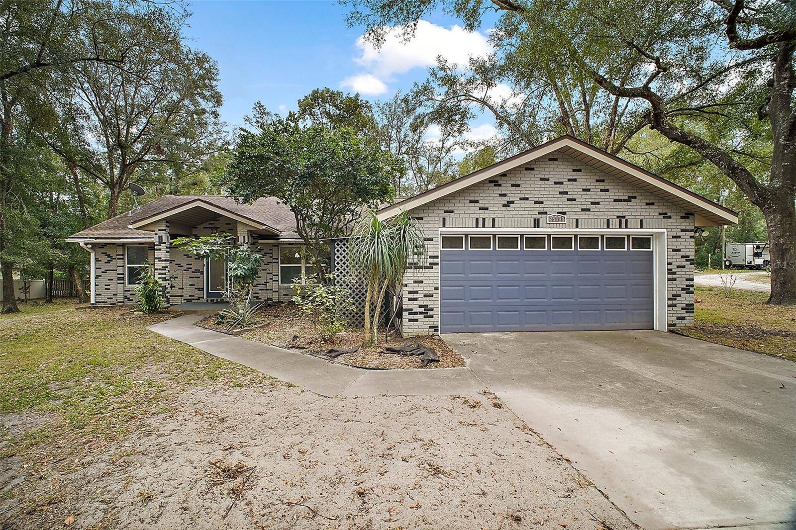 25900 OAKRIDGE AVE,  Sorrento,  FL 32776