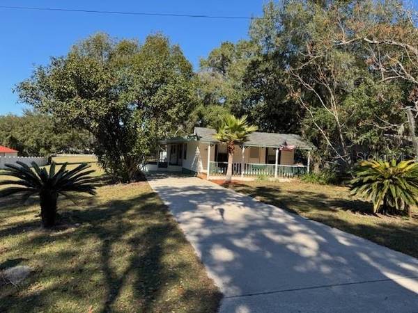 135 E LEMON ST, Lady Lake, FL 32159