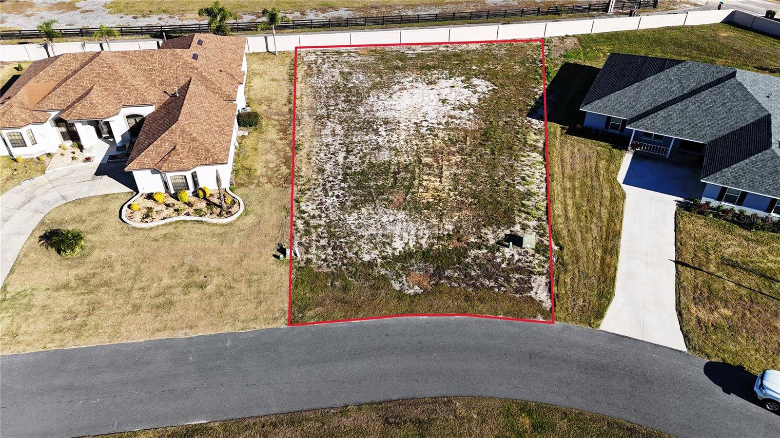 817 OAKS SHORES RD, Leesburg, FL 34748