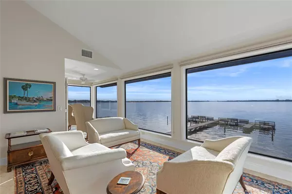 343 N MCDONALD ST #203, Mount Dora, FL 32757