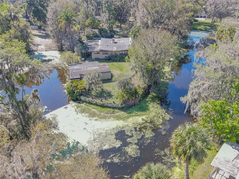 2439 CR 453, Lake Panasoffkee, FL 33538