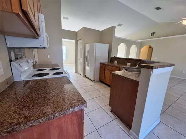 Kissimmee, FL 34758,390 COLONADE CT