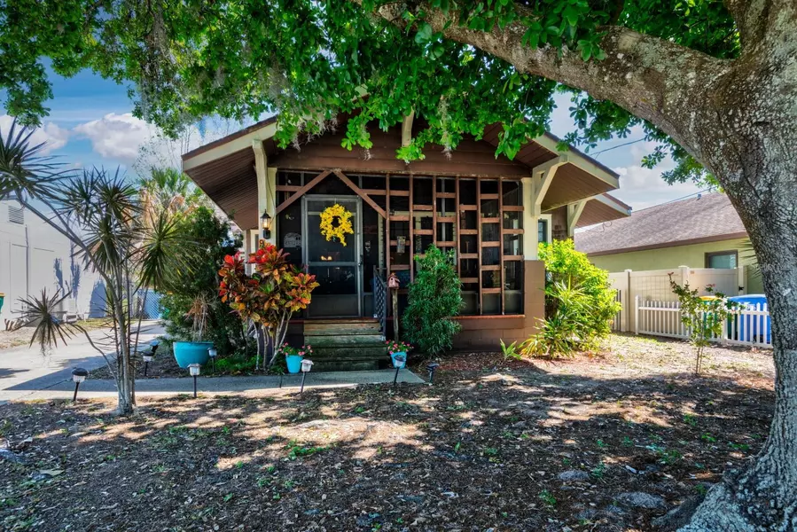 948 DORA AVE, Tavares, FL 32778