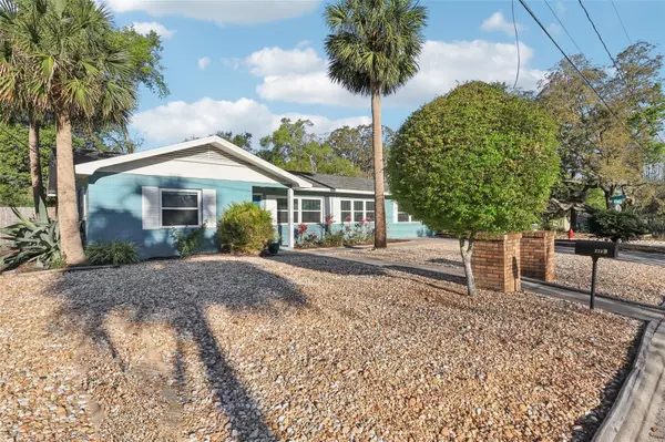 Mount Dora, FL 32757,219 N ROSSITER ST