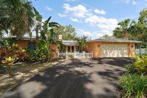 2121 SUZANNE DR, Mount Dora, FL 32757