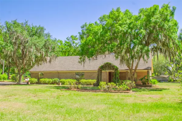 2112 ROBIE AVE, Mount Dora, FL 32757