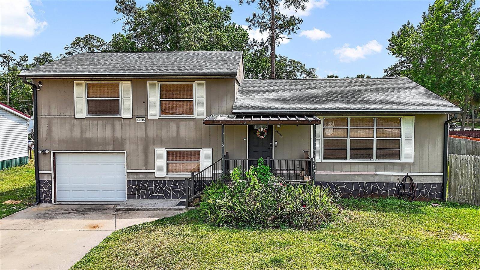 24046 BOBCAT RD, Astor, FL 32102