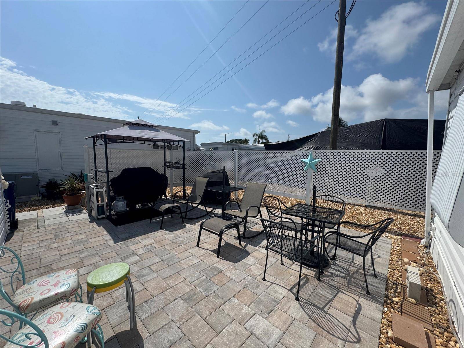 Sarasota, FL 34231,211 SOUTHWINDS DR