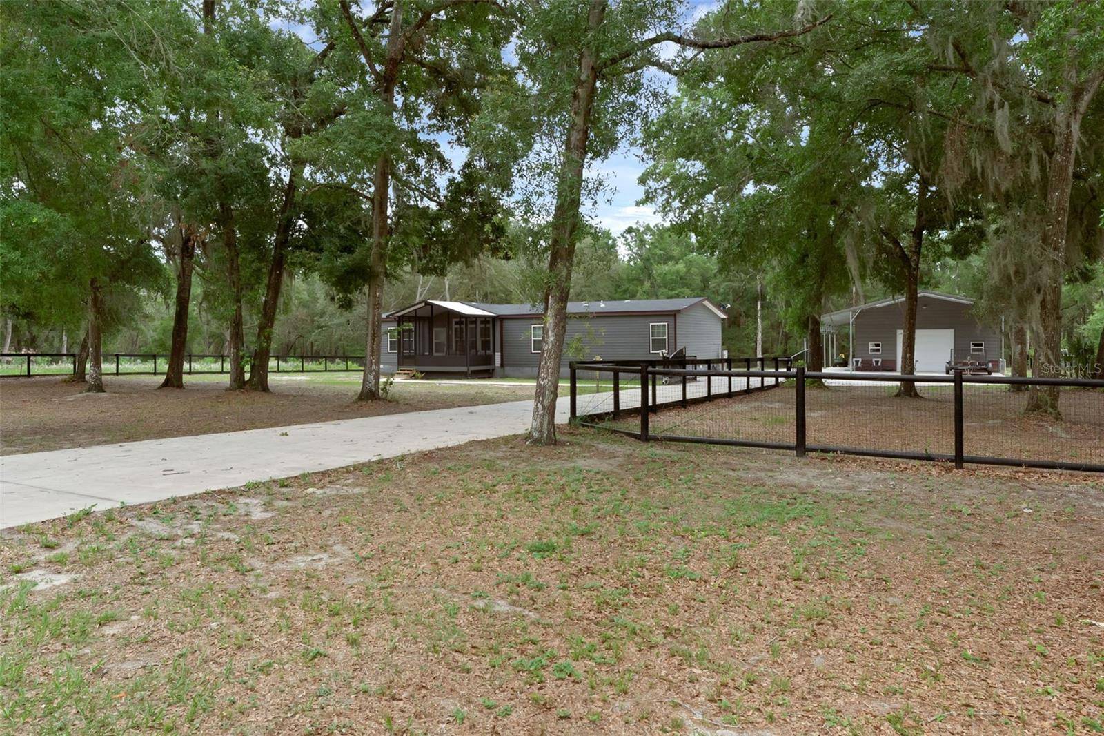 4048 LAKE GRIFFIN RD, Lady Lake, FL 32159