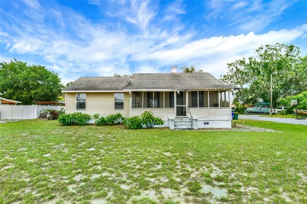 520 DORA AVE, Tavares, FL 32778