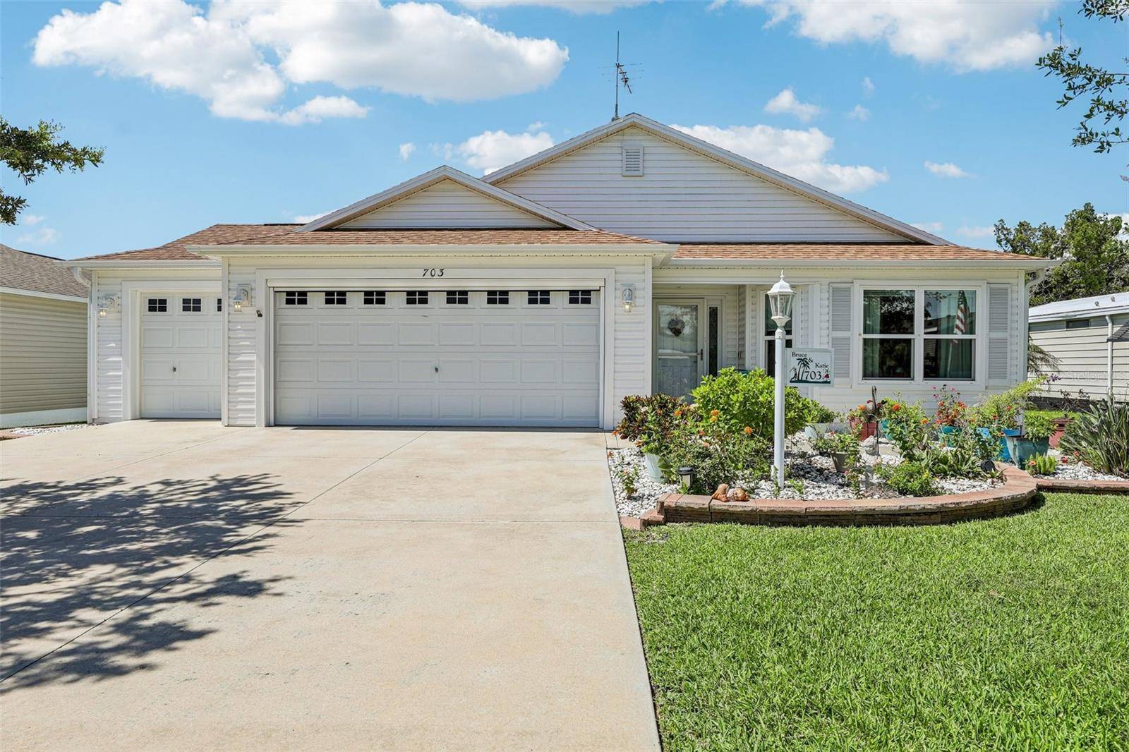 Lady Lake, FL 32159,703 ROYAL PALM AVE