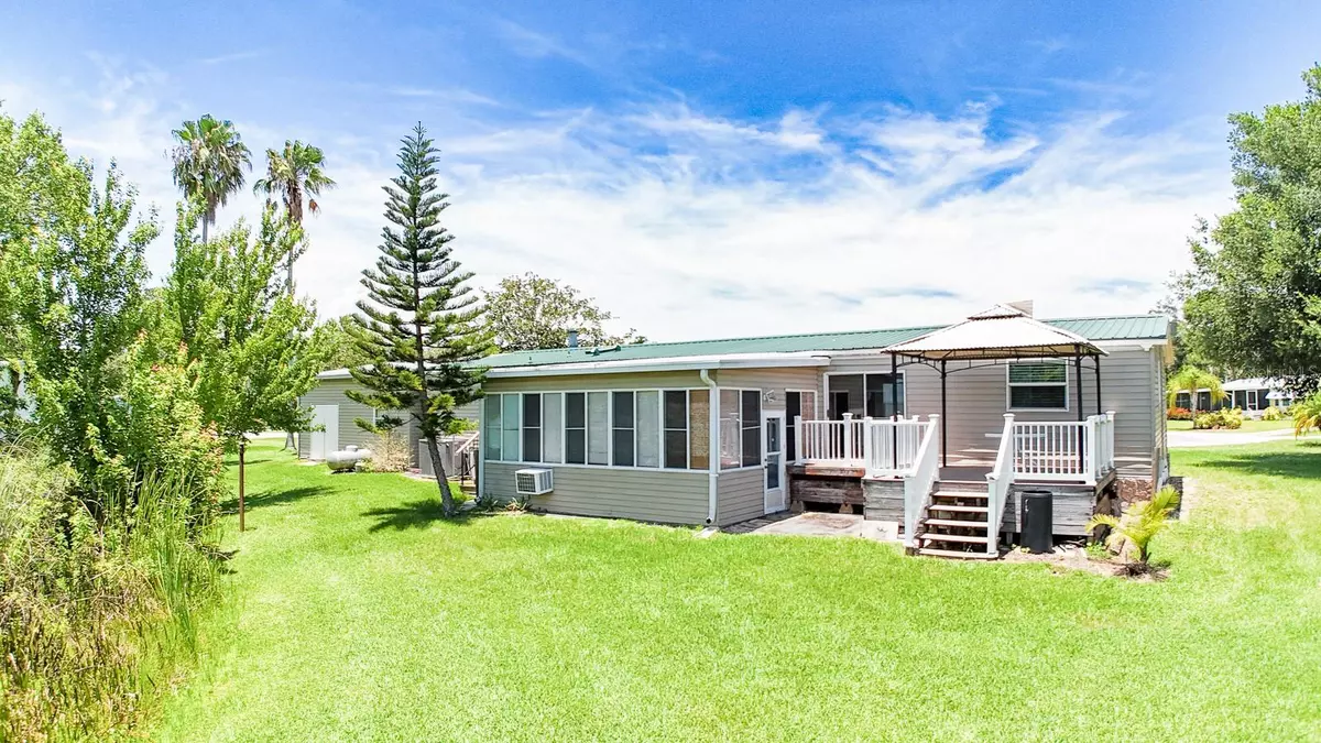 Tavares, FL 32778,31636 GLADYS LN