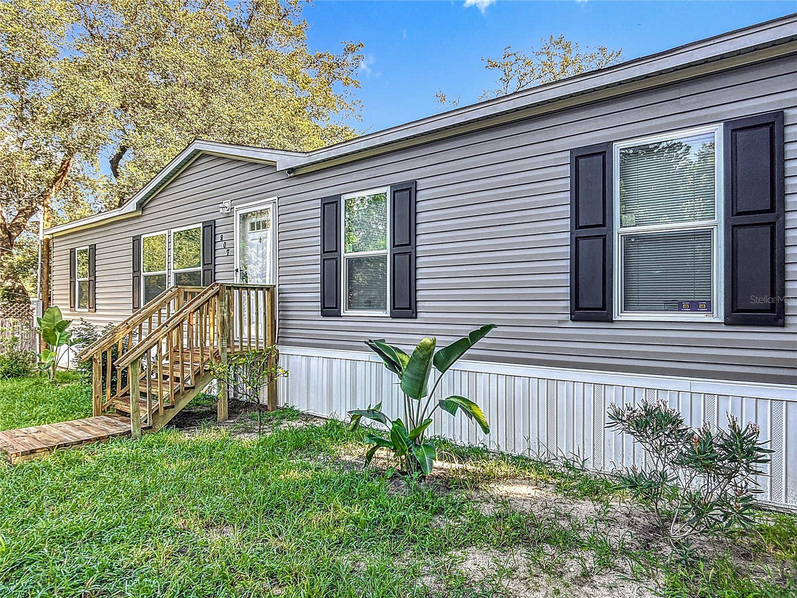 Lady Lake, FL 32159,207 SKYLINE DR