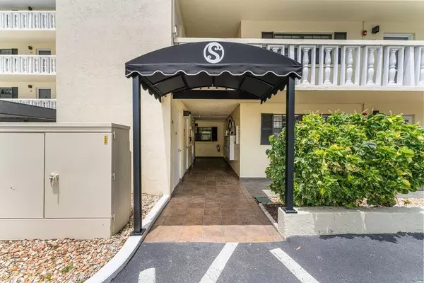 101 N GRANDVIEW ST #205, Mount Dora, FL 32757