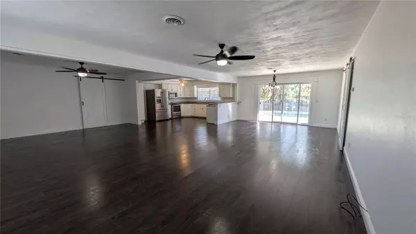 Groveland, FL 34736,303 E POMELO ST