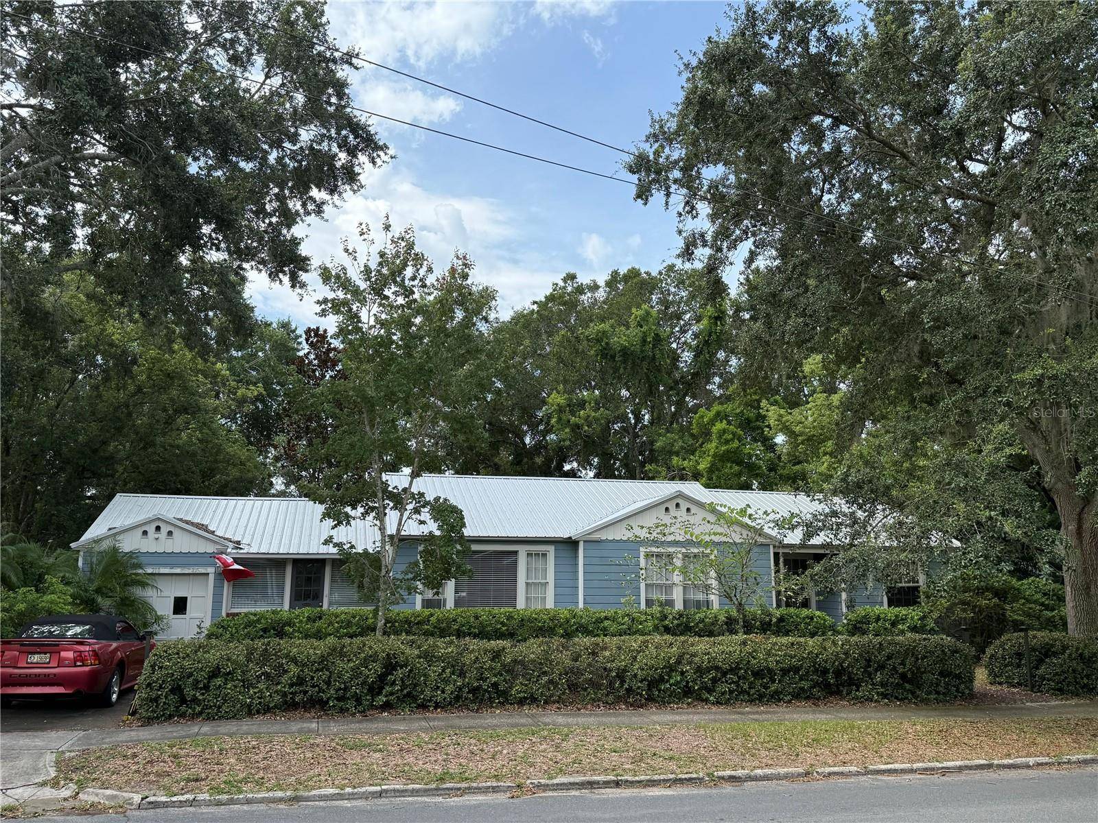 Mount Dora, FL 32757,210 W 11TH AVE