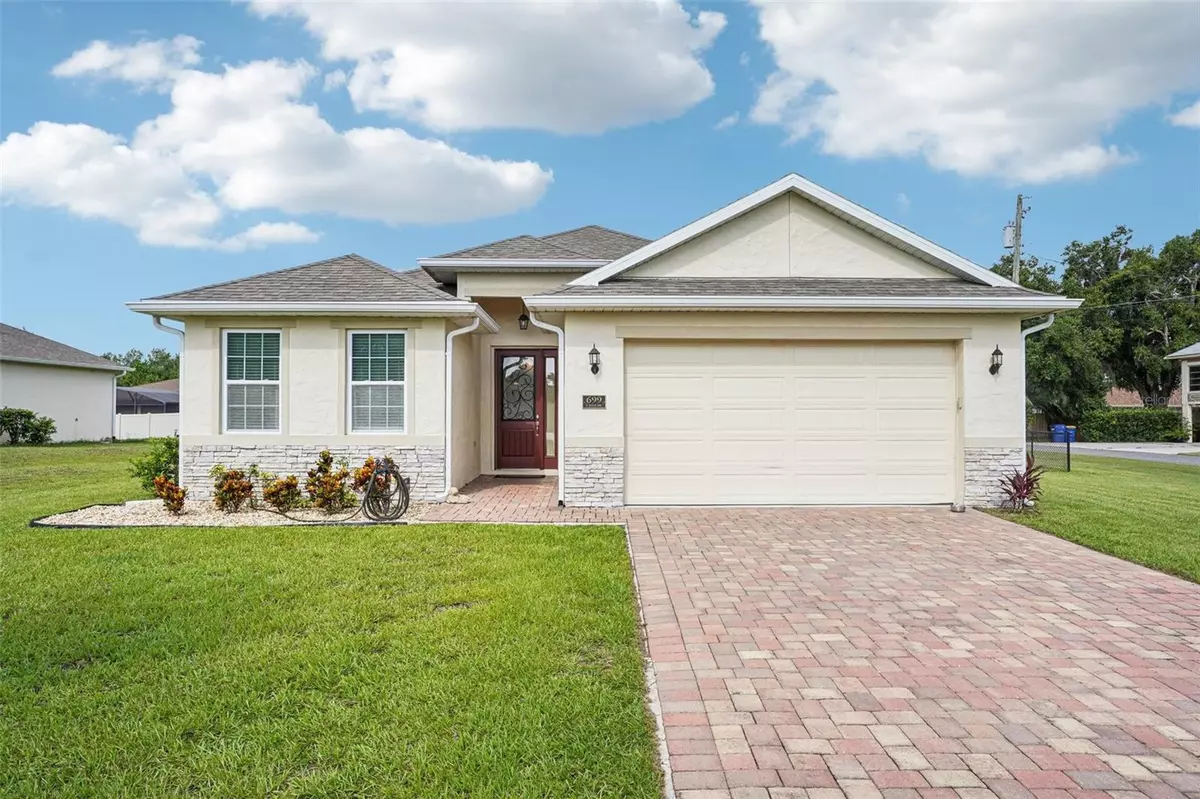 Howey In The Hills, FL 34737,699 S DIXIE DR