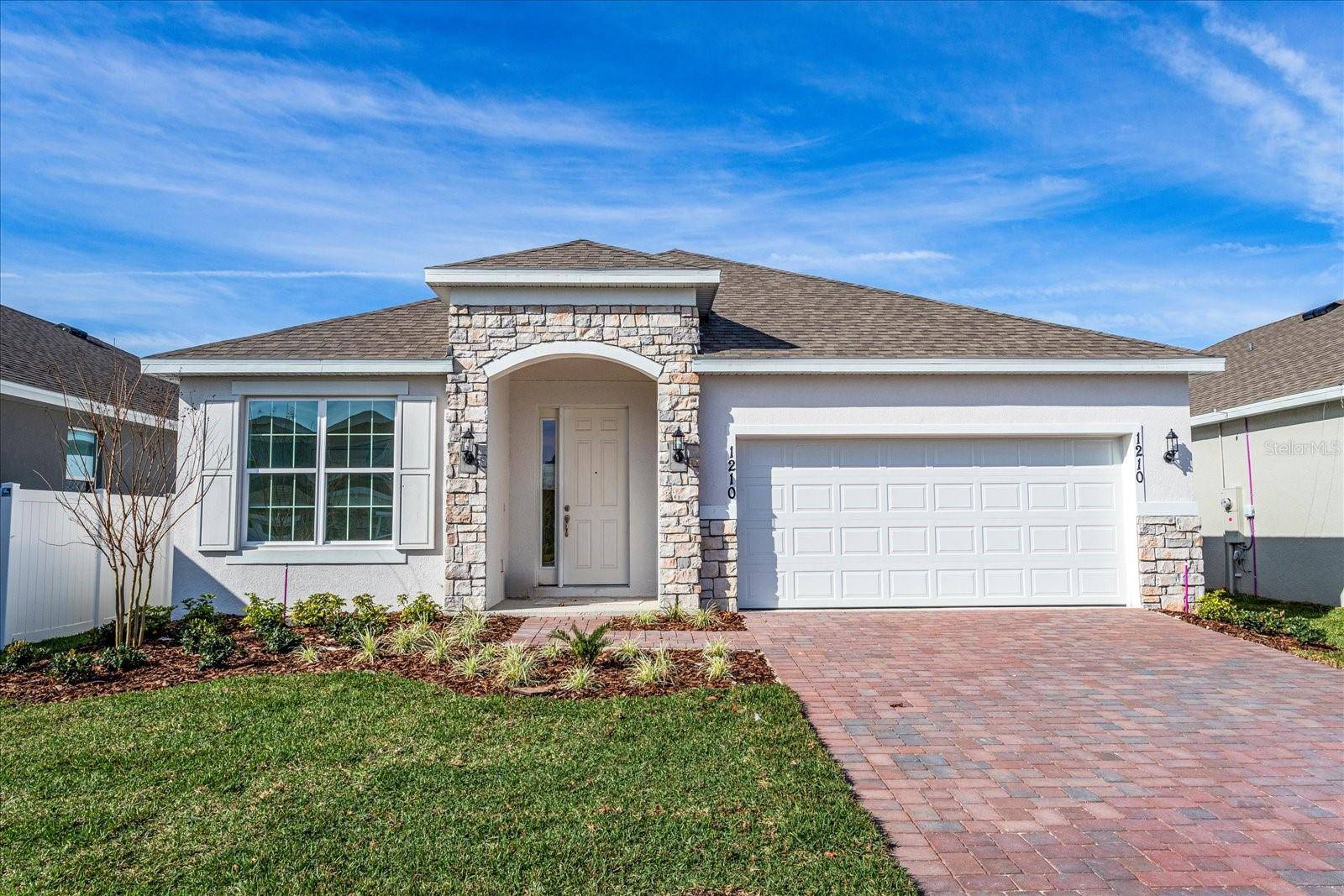 760 SUNSHOWER DR, Lady Lake, FL 32159