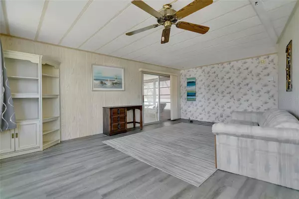 Tavares, FL 32778,1207 APACHE CIR