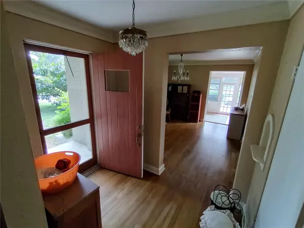 Mount Dora, FL 32757,995 W 11TH AVE