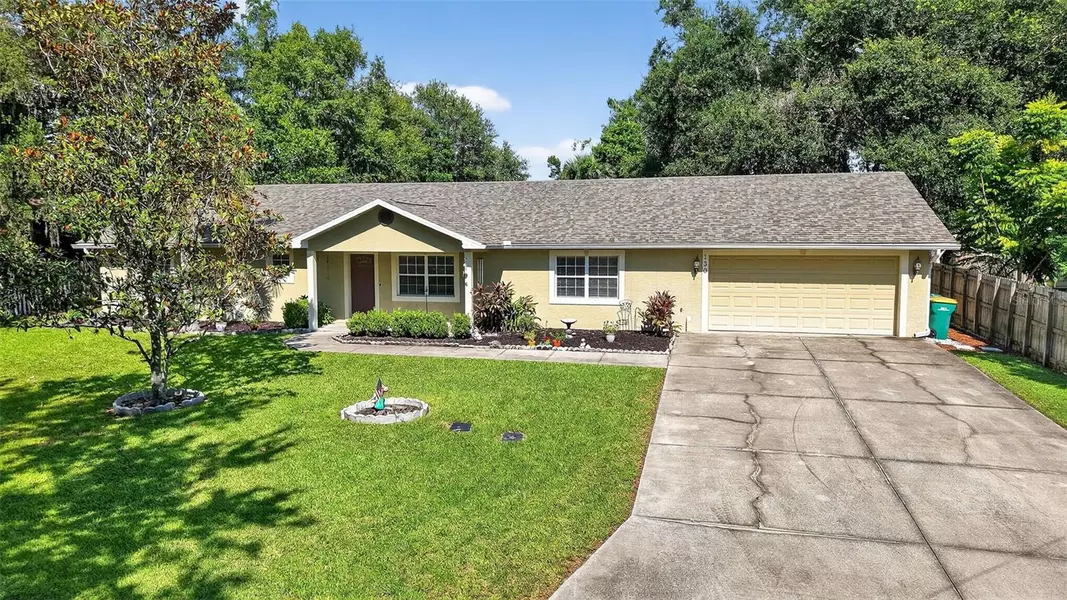 130 N JOHNS ST, Mount Dora, FL 32757