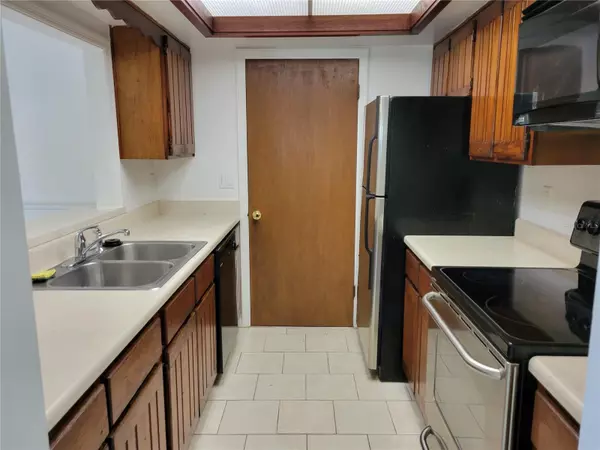 Tavares, FL 32778,802 MCLAIN CT