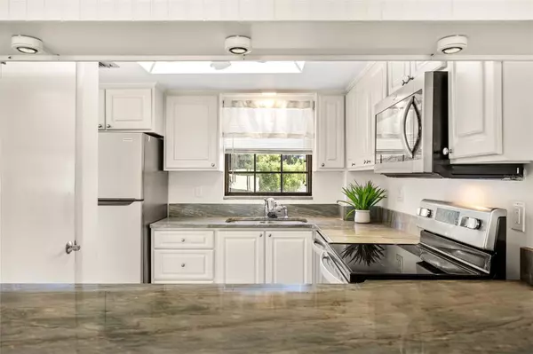 Mount Dora, FL 32757,101 N GRANDVIEW ST #306