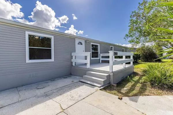 Lady Lake, FL 32159,7869 CR 109E