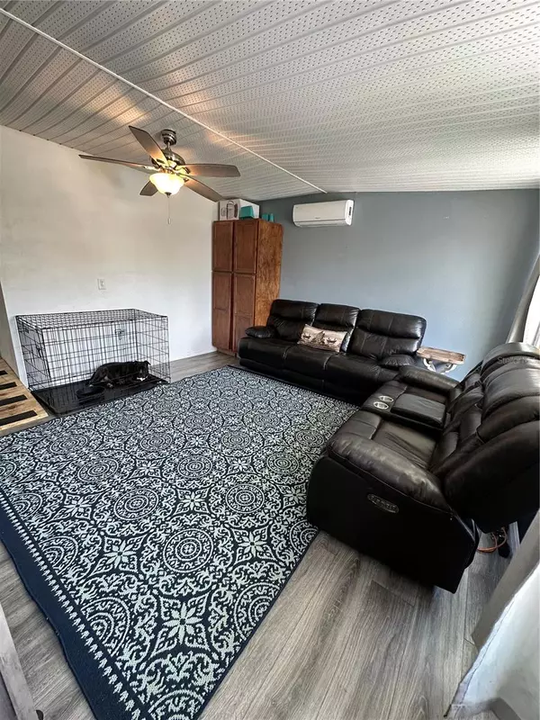 Bushnell, FL 33513,123 W DADE AVE