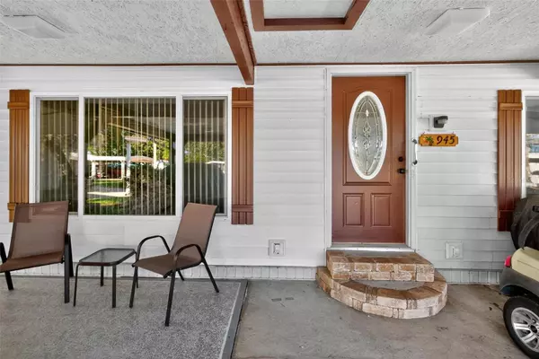 Tavares, FL 32778,945 TODD WAY