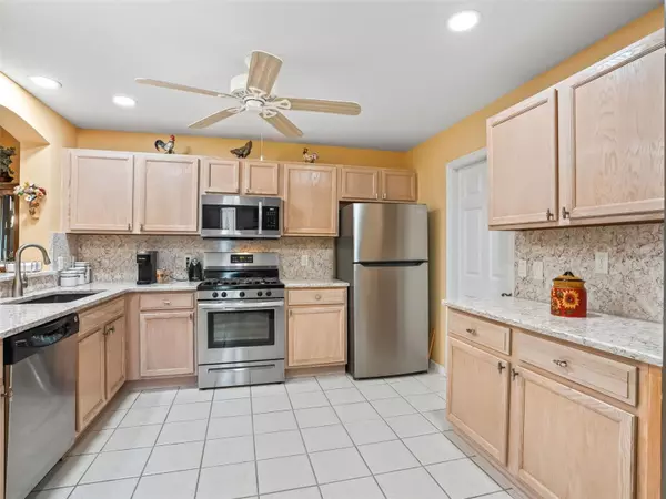 The Villages, FL 32162,3017 MACON CT