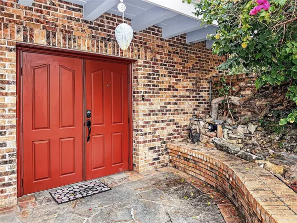 Tavares, FL 32778,1910 COLLEGE PARK DR