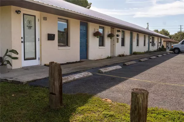 Tavares, FL 32778,915 E ALFRED ST