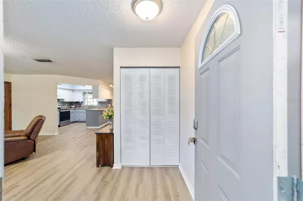 Fruitland Park, FL 34731,206 E FOUNTAIN ST