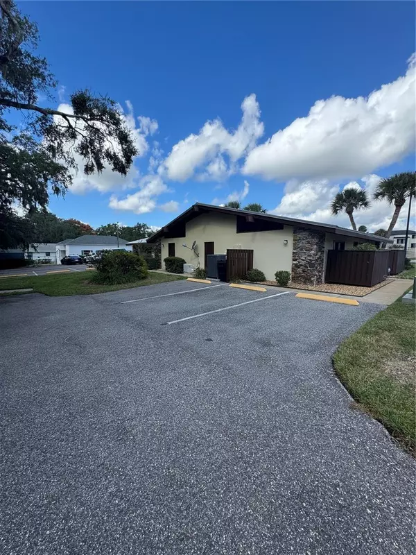 1029 W MAGNOLIA ST, Leesburg, FL 34748