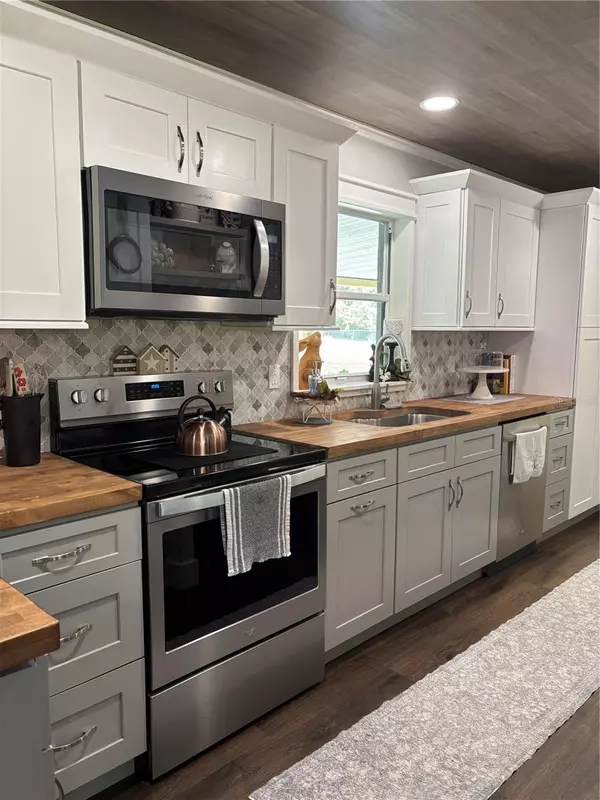 Lady Lake, FL 32159,37445 GRAYS AIRPORT RD