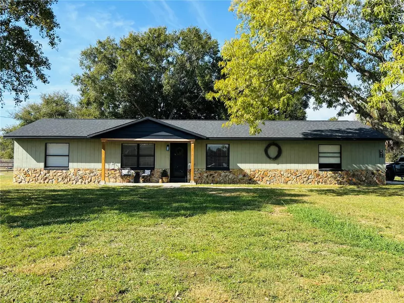 37445 GRAYS AIRPORT RD, Lady Lake, FL 32159